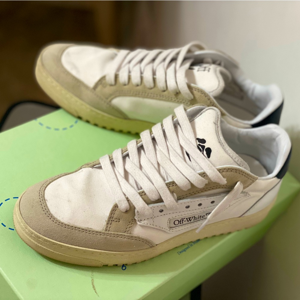 Off-White
Off-White 50 Off Court Lace-Up Sneakers